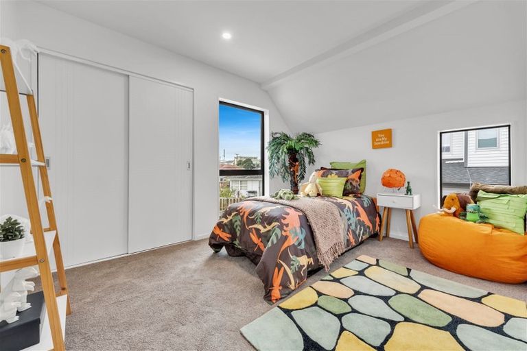 Photo of property in 241a Bucklands Beach Road, Bucklands Beach, Auckland, 2012