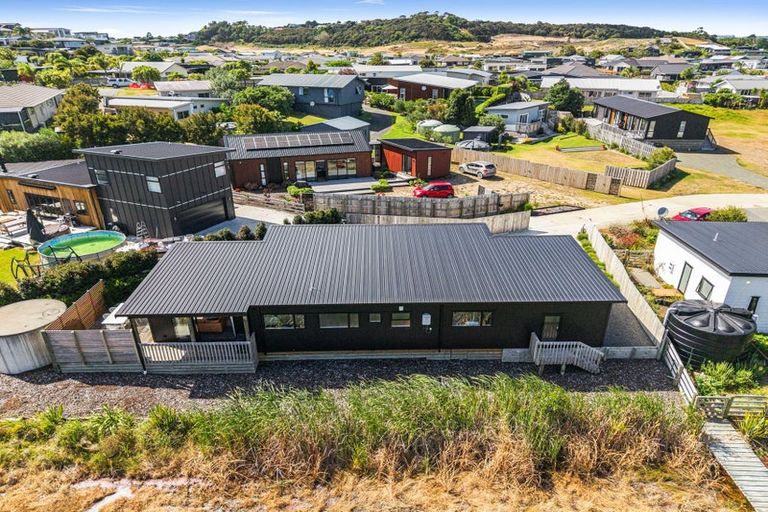 Photo of property in 56 Marram Place, Mangawhai Heads, Mangawhai, 0505