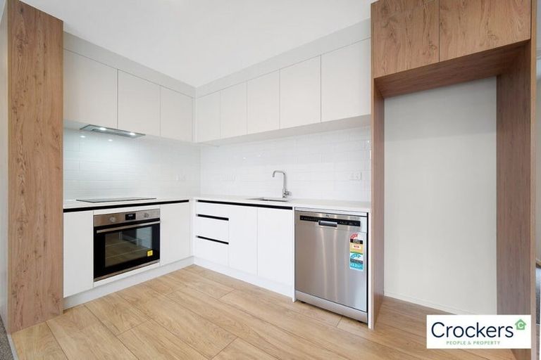 Photo of property in 1/2 Treasure Lane, Te Atatu South, Auckland, 0610