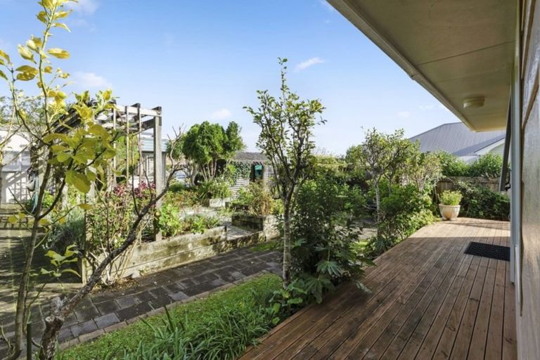 Photo of property in 11 Rangitoto View Road, Cockle Bay, Auckland, 2014