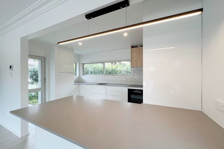 Photo of property in 27 Saint Andrews Terrace, St Andrews, Hamilton, 3200