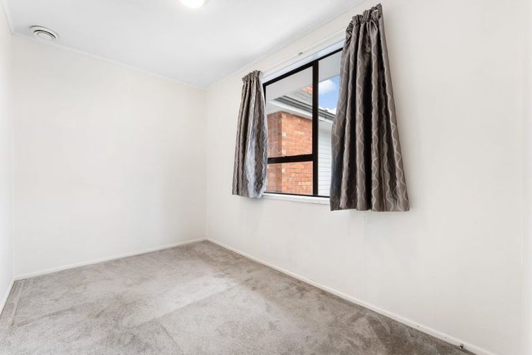 Photo of property in 128 Cobham Crescent, Kelston, Auckland, 0602