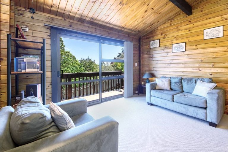 Photo of property in 98 Daffodil Street, Titirangi, Auckland, 0604