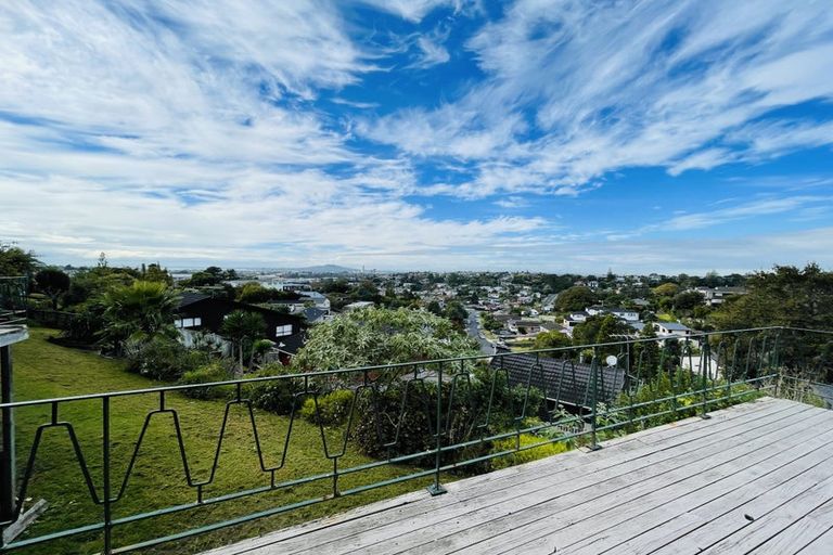 Photo of property in 21 Marlborough Avenue, Glenfield, Auckland, 0629