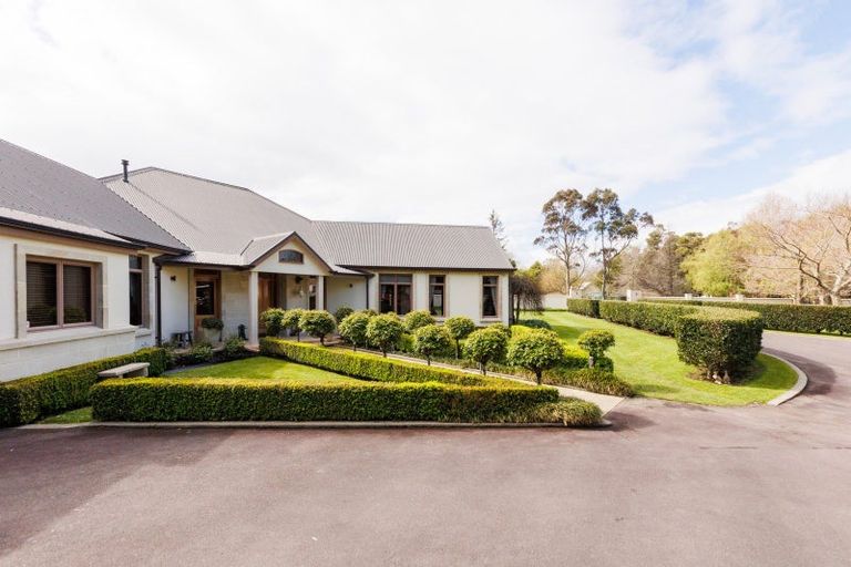 Photo of property in 5 Waicola Drive, Fitzherbert, Palmerston North, 4471