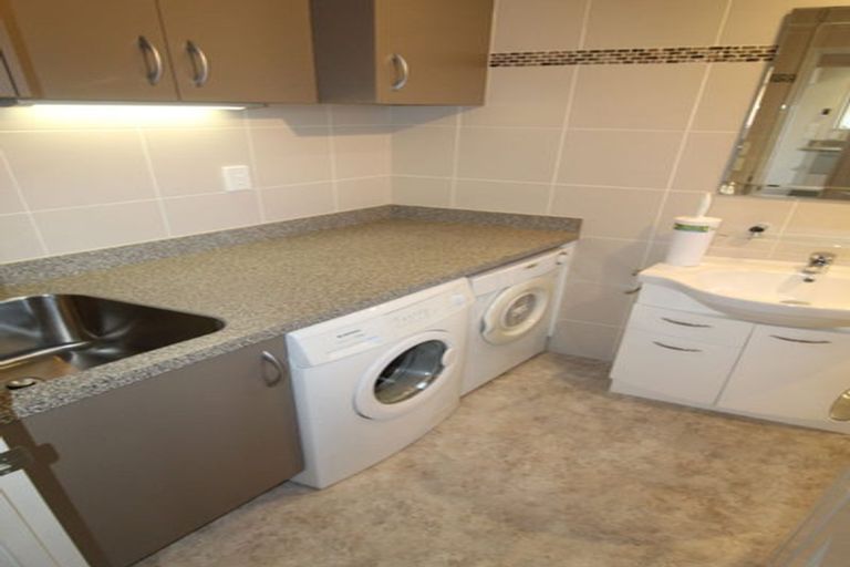 Photo of property in 65 Rhinevale Close, Henderson, Auckland, 0612