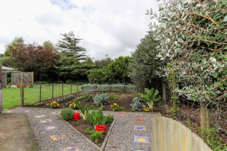 Photo of property in 298 Mountain Road, Lepperton, New Plymouth, 4373