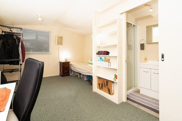 Photo of property in 2 Huntingdon Street, Northland, Wellington, 6012