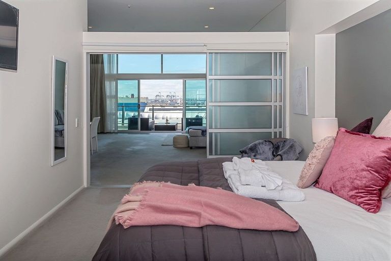 Photo of property in Shed 20 Princes Wharf Apartments, 48a/139 Quay Street, Auckland Central, Auckland, 1010