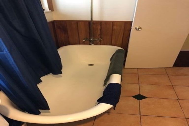 Photo of property in 93 Edgewater Drive, Pakuranga, Auckland, 2010