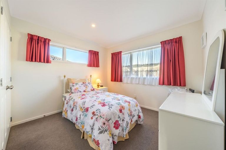 Photo of property in 2 Woodland Mews, Wainuiomata, Lower Hutt, 5014