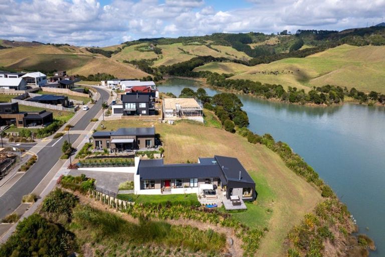 Photo of property in 60 Omahina Street, Raglan, 3225