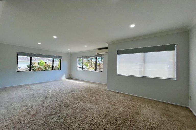 Photo of property in 8 Shankill Place, East Tamaki, Auckland, 2013