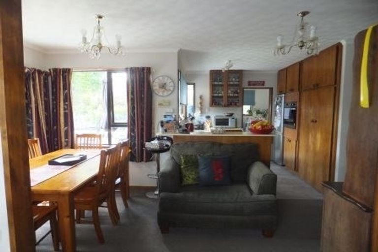 Photo of property in 11 Oakley Crescent, Hornby, Christchurch, 8042