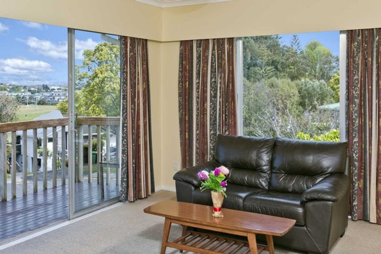 Photo of property in 7 Heather Place, Sunnynook, Auckland, 0620