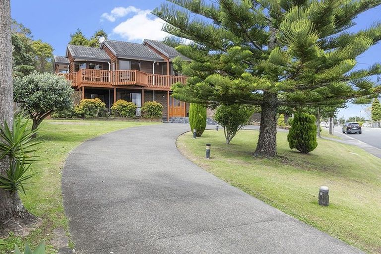 Photo of property in 4 Shakespear Road, Army Bay, Whangaparaoa, 0930