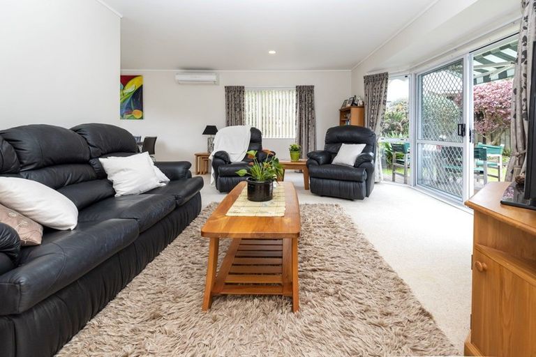 Photo of property in 39b Portadown Avenue, Pakuranga Heights, Auckland, 2010