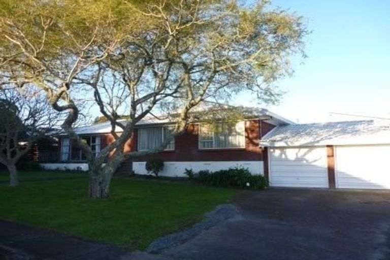 Photo of property in 42 James Evans Drive, Northcote, Auckland, 0627