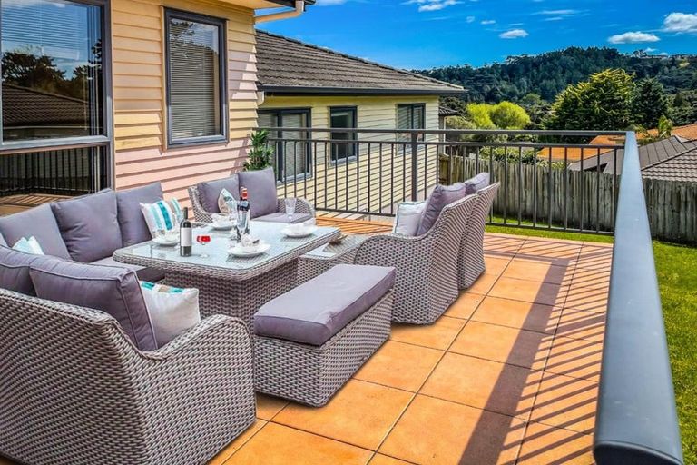 Photo of property in 100 George Deane Place, Greenhithe, Auckland, 0632