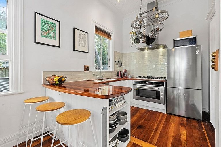 Photo of property in 1/47 Birkdale Road, Birkdale, Auckland, 0626