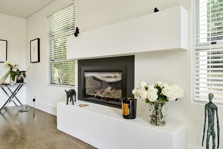 Photo of property in 51 Amesbury Drive, Churton Park, Wellington, 6037