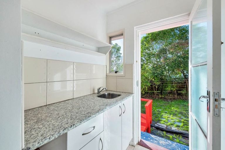 Photo of property in 2/19 Copley Street, New Lynn, Auckland, 0600