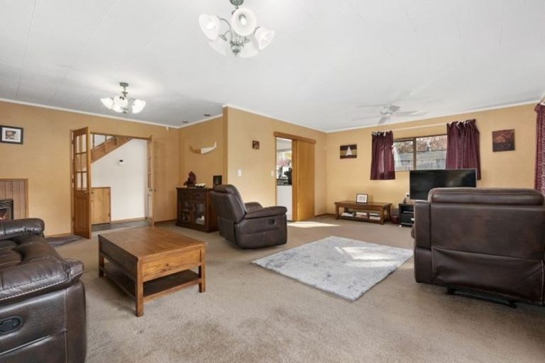Photo of property in 21 Baltimore Crescent, Totara Park, Upper Hutt, 5018