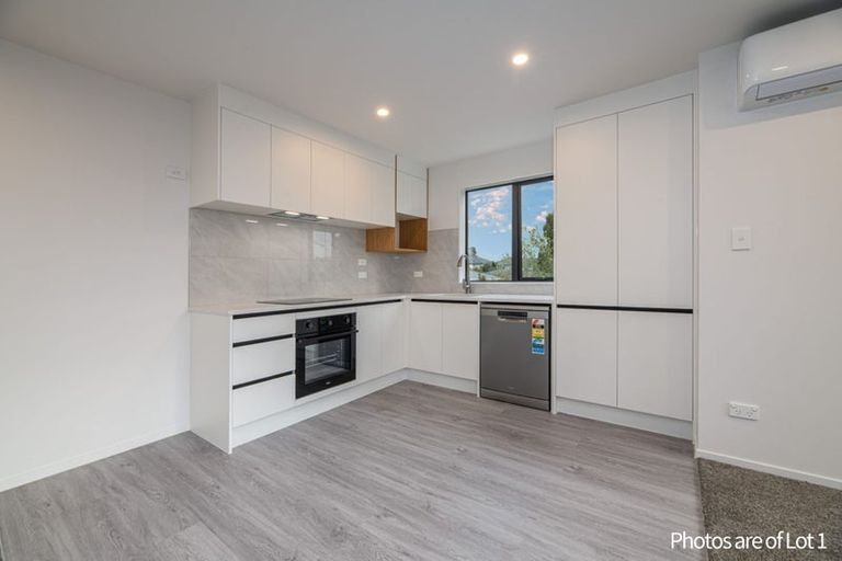 Photo of property in 5/17 Kingdale Road, Henderson, Auckland, 0610