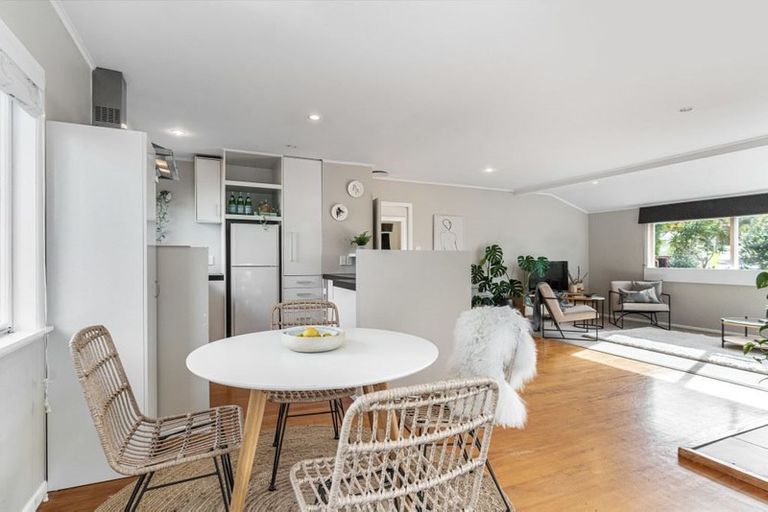 Photo of property in 1/7 Arahia Street, Northcote, Auckland, 0627