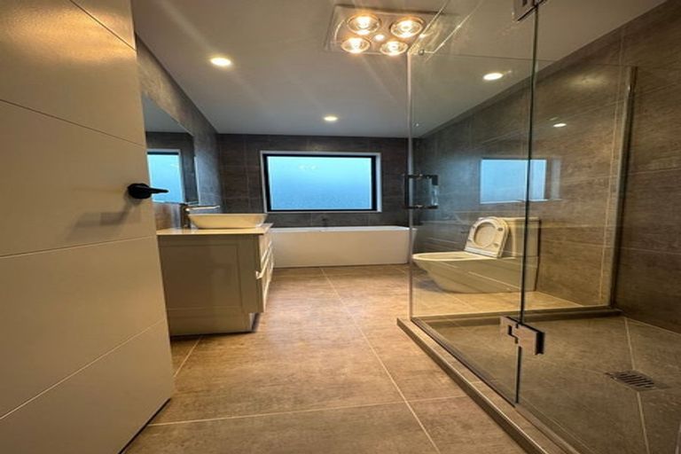 Photo of property in 28 Bendridge Street, Flat Bush, Auckland, 2019