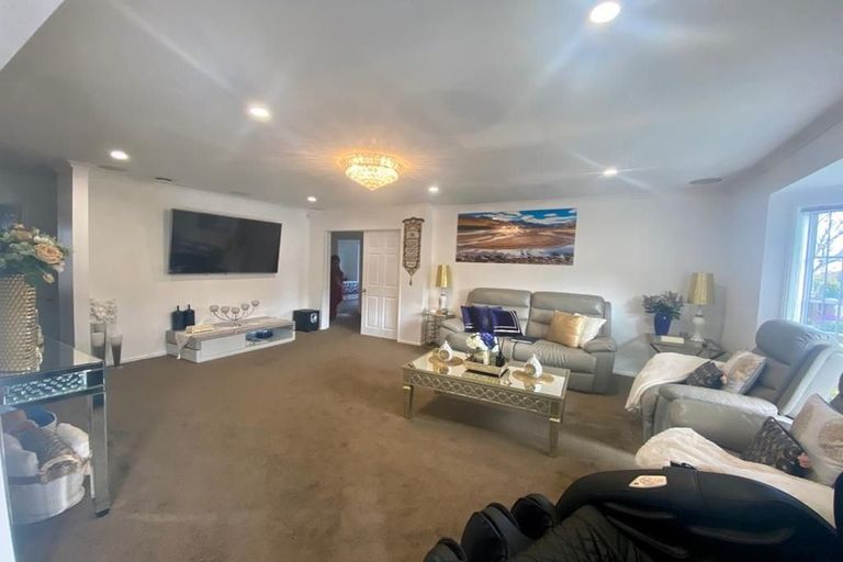 Photo of property in 121 Everglade Drive, Totara Heights, Auckland, 2105