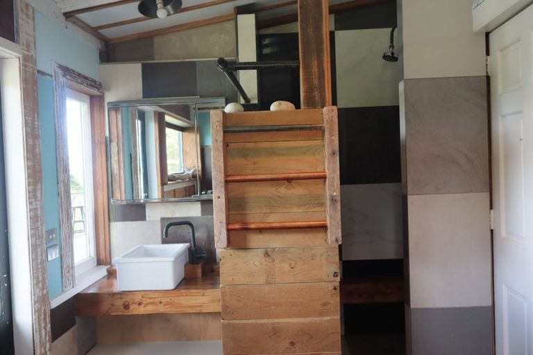 Photo of property in 7 James Road, Maungaturoto, 0587