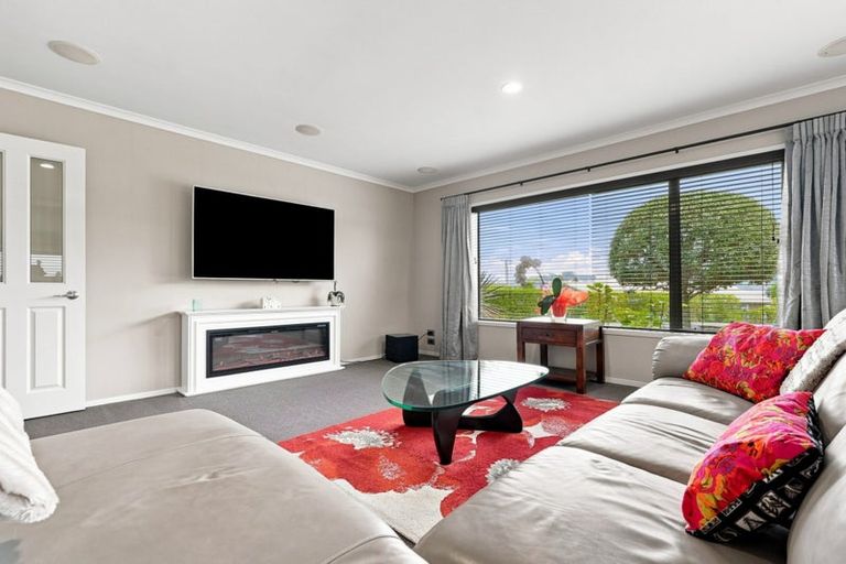 Photo of property in 2 Flavell Drive, Orewa, 0931