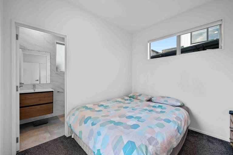 Photo of property in 102 Bellbird Street, Papakura, 2110