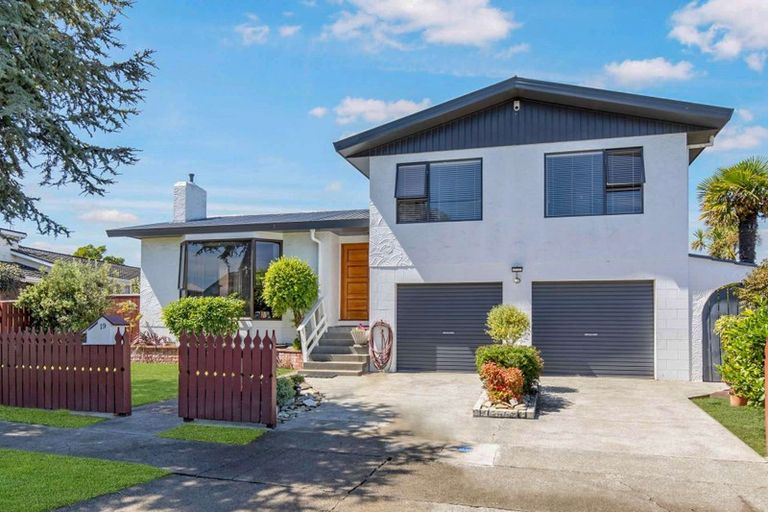 Photo of property in 19 Akepiro Place, Tawhero, Whanganui, 4501