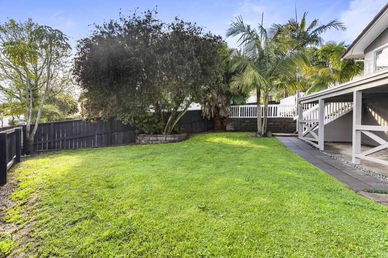 Photo of property in 32 Archmillen Avenue, Pakuranga Heights, Auckland, 2010