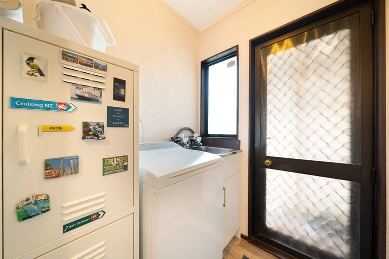 Photo of property in 2/30 Fraser Road, Narrow Neck, Auckland, 0624