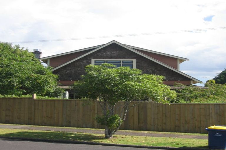 Photo of property in 2/6a Wattle Street, New Lynn, Auckland, 0600