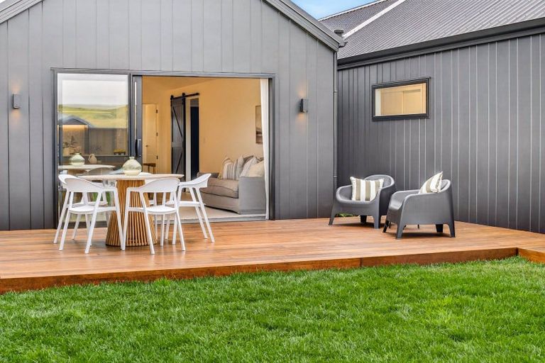 Photo of property in 7 Annie Aranui Drive, Poraiti, 4182