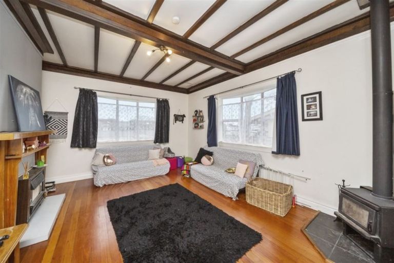 Photo of property in 8 Collins Street, Hawera, 4610