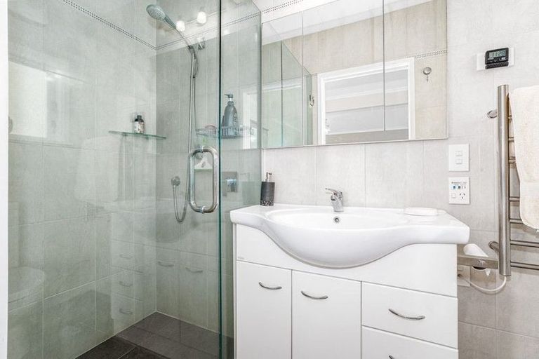Photo of property in 62 Evans Bay Parade, Roseneath, Wellington, 6021