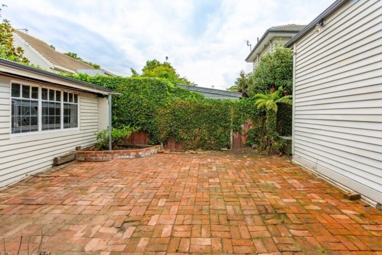 Photo of property in 16a Aikmans Road, Merivale, Christchurch, 8014