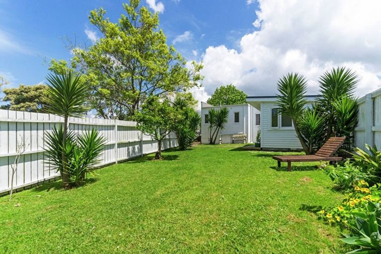 Photo of property in 92 Astley Avenue, New Lynn, Auckland, 0600