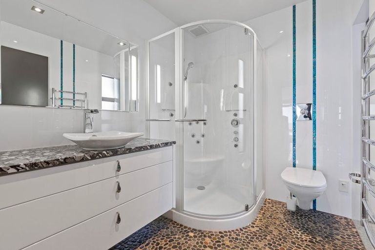 Photo of property in 18 Roy Terrace, Moturoa, New Plymouth, 4310