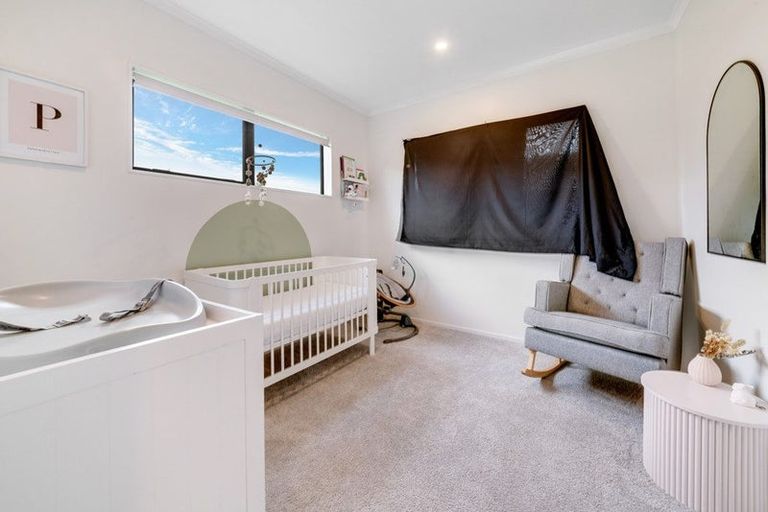 Photo of property in 102 Twin Parks Rise, Papakura, 2110