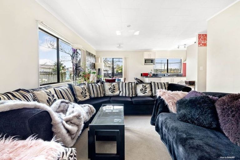 Photo of property in 23 Riverton Drive, Randwick Park, Auckland, 2105