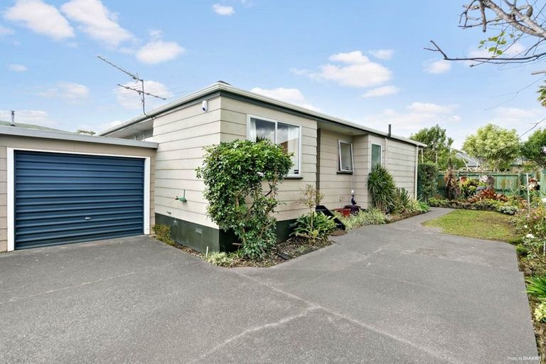Photo of property in 2/44 Aviemore Drive, Highland Park, Auckland, 2010