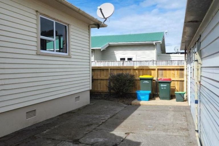 Photo of property in 42 Fitzroy Road, Fitzroy, New Plymouth, 4312