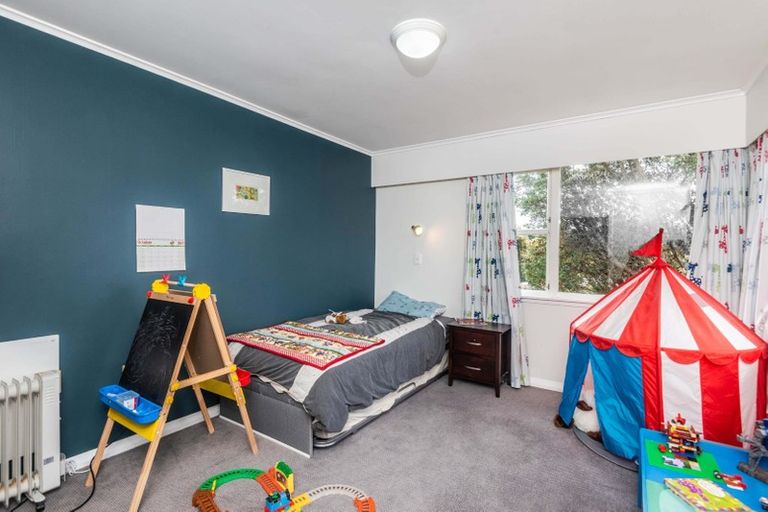 Photo of property in 41 Sunrise Boulevard, Tawa, Wellington, 5028