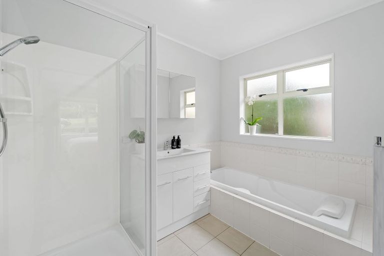 Photo of property in 27 Ponderosa Drive, Oteha, Auckland, 0632